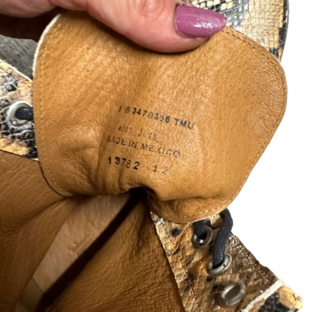 FRYE Veronica Snakeskin Embossed Leather Lace Up Combat Boot Tan Black SIZE 8 - Picture 7 of 8